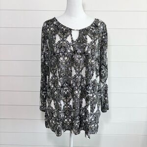 Emily Daniels Silver top Size XL 3/4‎ Sleeve Crew Neck
Blouse